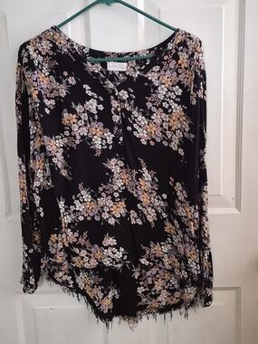 Maurices Sleevelet Floral Black Long-Sleeve Shirt Size M